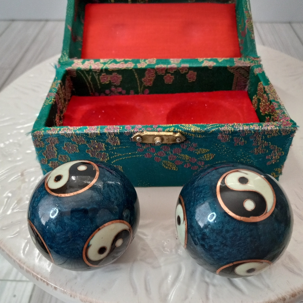 Yin Yang Shouxing Exercise Baoding Chiming Enamel Balls - Picture 3 of 9